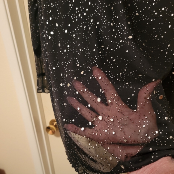 Woman's top - Picture 2 of 6